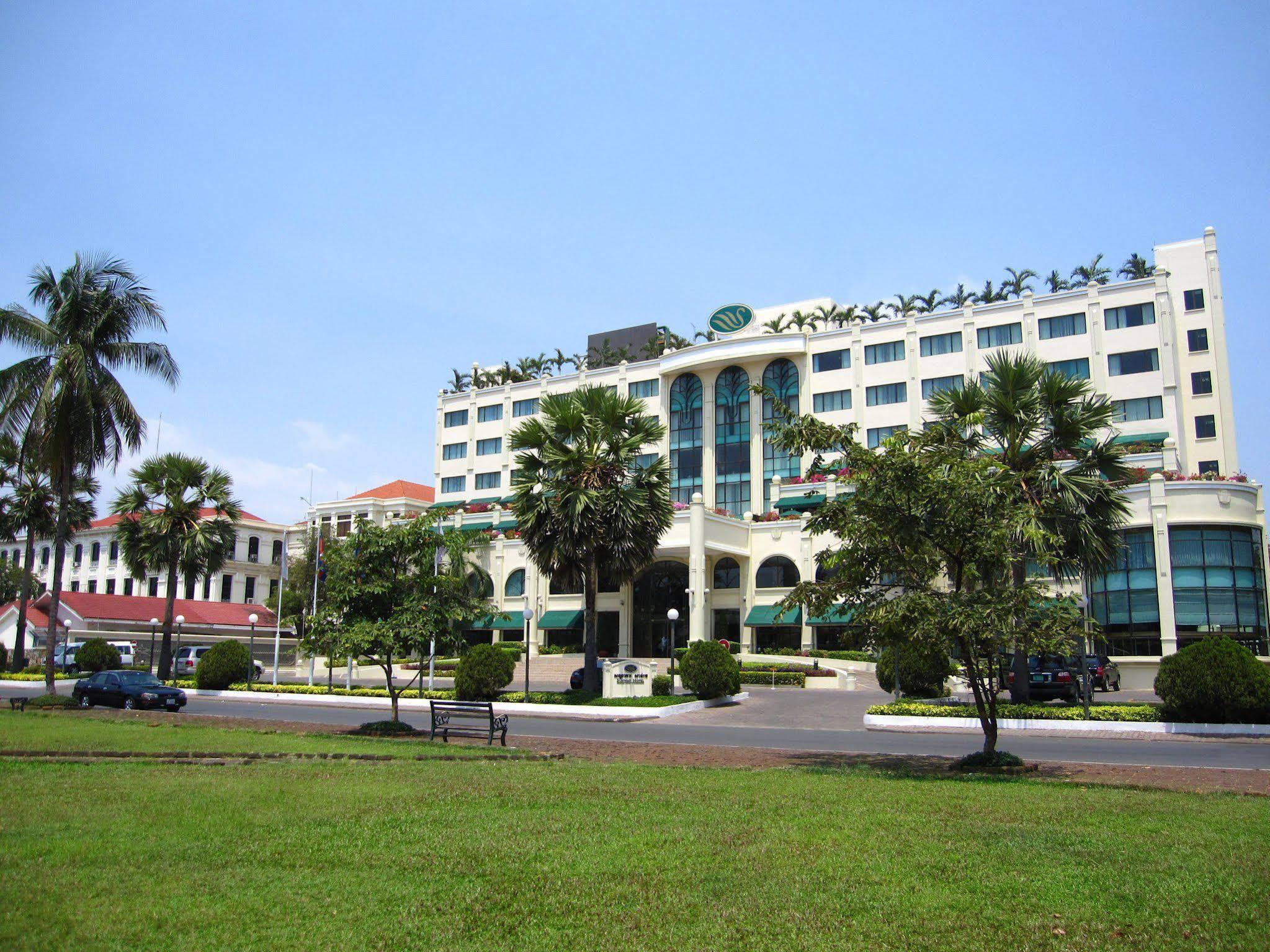 Sunway Hotel Phnom Penh Extérieur photo